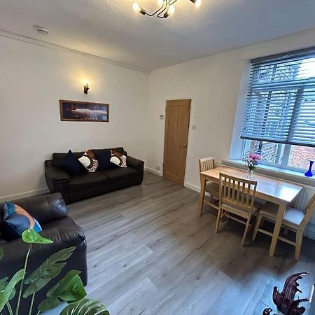 Spacious Homely 3 Bed Property Newcastle-under-Lyme Exterior photo