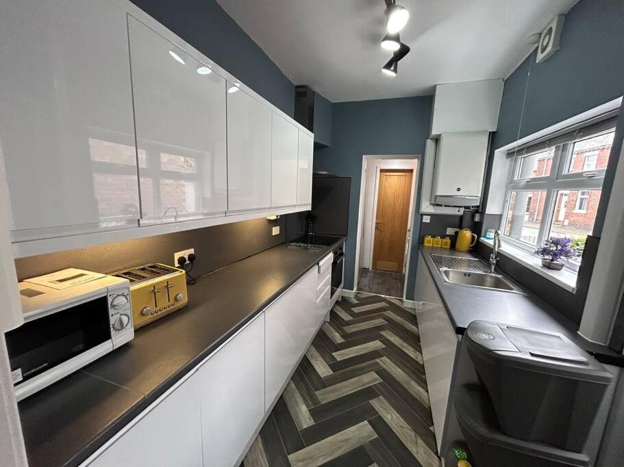 Spacious Homely 3 Bed Property Newcastle-under-Lyme Exterior photo