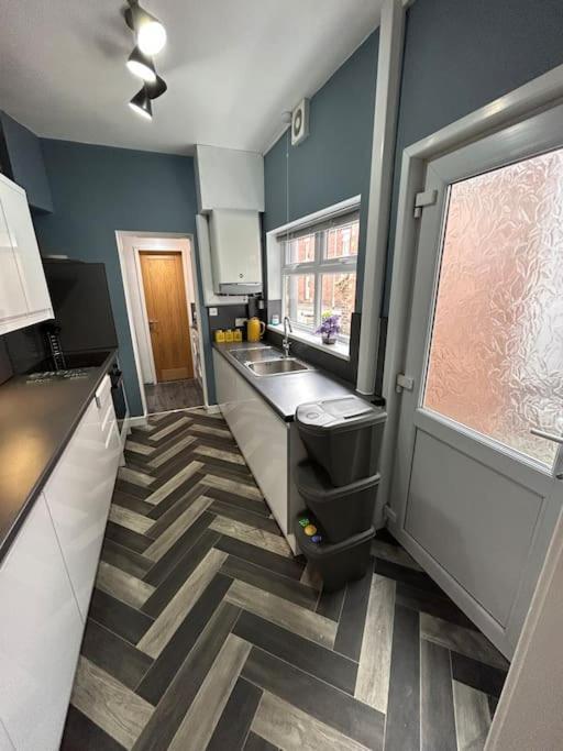 Spacious Homely 3 Bed Property Newcastle-under-Lyme Exterior photo